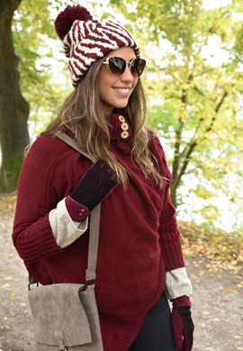 Samtige Schultertasche Look