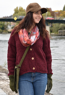 Samtige Schultertasche Look