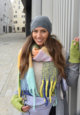 Beanie mit Strass Streifen Look