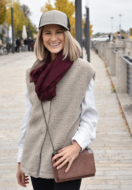 Clutch mit Metallspangen Look