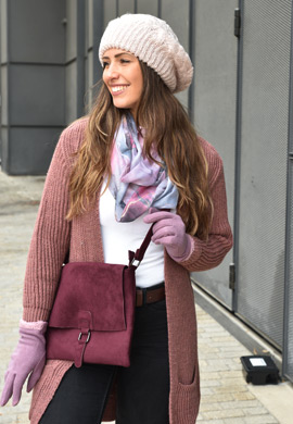 Samtige Schultertasche Look