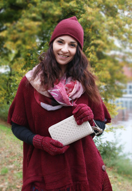 Strick Poncho mit edlem Schimmer Look