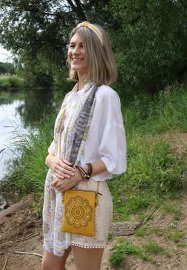 Mini Umhängetasche Blumen Cutout und Strass Look