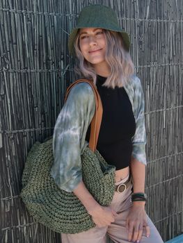 styleBREAKER runde Damen Basttasche mit langen Henkeln | Geflochtene Korbtasche als Strandtasche oder Shopper | Großes Hauptfach mit Reißverschluss