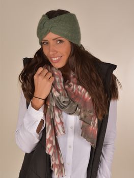 styleBREAKER Damen Feinstrick Stirnband mit Twist Knoten | warmes Winter Haarband mit weicher Oberfläche | elastisches Headband Ohrwärmer 15 cm breit