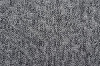 styleBREAKER Unisex einfarbiger Strick Schal mit strukturiertem Flecht Muster, Uni Winter Strickschal 01018161