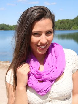 styleBREAKER leichter unifarbener Loop Schlauchschal | Sommerschal aus fließendem Material | Seidiges Halstuch für Damen & Herren | Weich, Luftig & Modisch | 77 x 46 cm