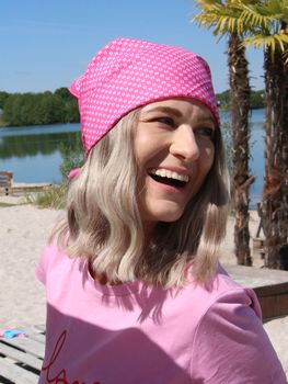 styleBREAKER Damen Bandana Tuch im Vintage Blumen Muster | quadratisches Halstuch aus Baumwolle | vielseitig tragbar als Kopftuch oder Dreieckstuch