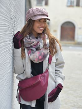 styleBREAKER Damen Loop Schal mit abstraktem Pinselstrich Muster, Schlauchschal mehrfarbig bunt, Tuch 01017130