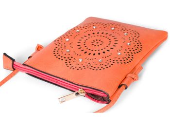 styleBREAKER Damen Mini Umhängetasche mit Blumen Lasercut Cutout Muster und Strass | kleine Crossbody Bag Schultertasche Handytasche 14,5 x 19 cm