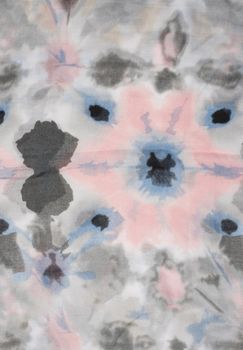 styleBREAKER Damen Schal mit buntem Batik Blumen Muster und kurzen Fransen, leichtes Tuch, Stola 01016212