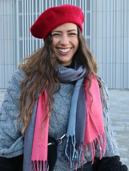 styleBREAKER Damen Feinstrick Baskenmütze mit dezentem Streifen Muster, Winter, Barett, Béret, Franzosen Mütze 04024200