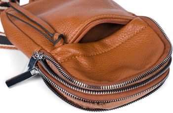 styleBREAKER Damen One Shoulder Rucksack, gemusterter Schultergurt, Einfarbige Crossbody Bag, Cityrucksack, Sling Bag 02012387