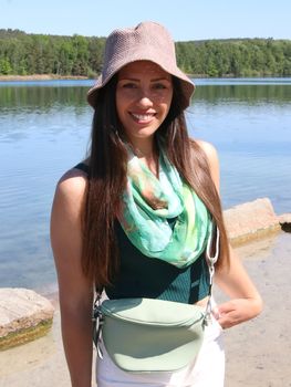 styleBREAKER Damen Papierstroh Sonnenhut | faltbarer Fischerhut | leichter Bucket Hat mit Schweißband | Sommerhut mit Krempe als Sonnenschutz für Outdoor Strand Freizeit