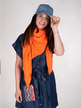 styleBREAKER Damen Musselin Dreieckstuch aus 100% Baumwolle | Weiches und leichtes Halstuch für Damen Unifarben | Stylisches Tuch für jede Jahreszeit - Made in Italy, 196 x 84 cm