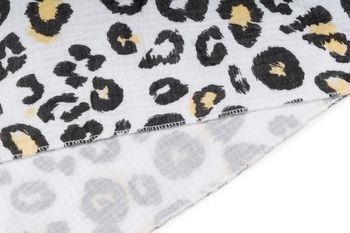 styleBREAKER Damen Baumwoll-Musselin Dreieck Schal mit Leoparden Muster, Musselin Schal, Leichtes Tuch 01020045