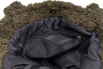 styleBREAKER Damen Tasche aus Teddyfell mit breiten Henkeln | kuschelige Beuteltasche mit Magnetverschluss | weich gefüttert & ideal als Shopper