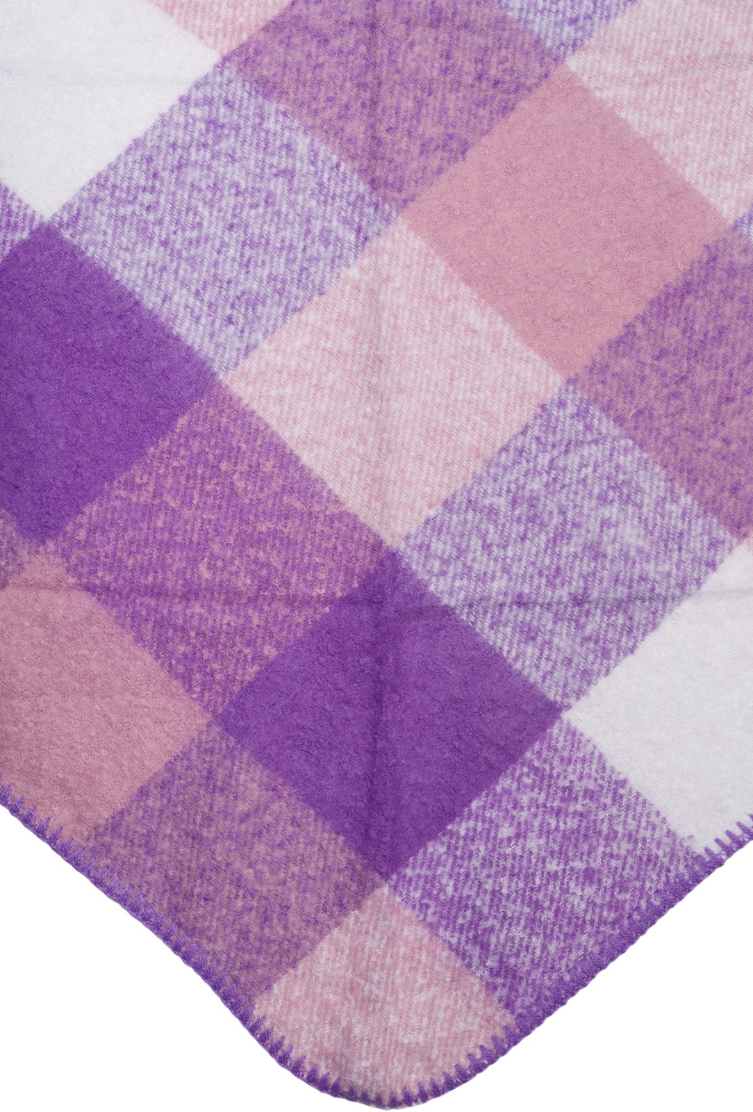 https://cdn02.plentymarkets.com/ah5n9aivnyu5/item/images/2672/full/karo-dreieck-schal-winter-01020050_6.jpg