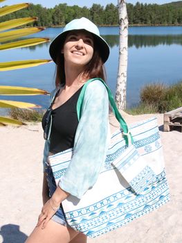 styleBREAKER Große Strandtasche mit buntem Azteken Boho Muster | Damen Schultertasche mit Reißverschluss & Extra-Täschchen | 57,5 x 40 x 15 cm
