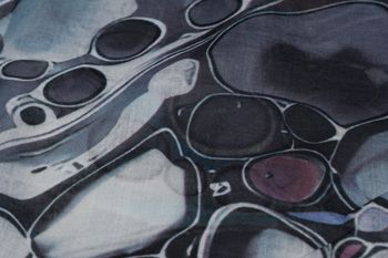 styleBREAKER Damen Loop Schal mit buntem Acrylic Pouring Muster, edler Cosmic Flow Schlauchschal mehrfarbig 01017159