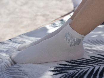 styleBREAKER Damen Socken mit Strass Herz Applikation | knöchellang mit Elastikbund | weicher Baumwoll-Mix | One Size 36-41 EU
