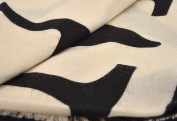 styleBREAKER Damen Schal mit Graphic Lines Muster | Weicher XXL Winterschal | Großes Tuch mit geometrischem Linien Design, Stola, Herbst Winter Accessoire