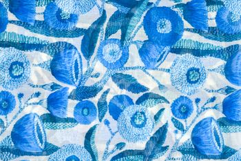 styleBREAKER Damen Schal mit Blumen Muster & kurzen Fransen | weiches Halstuch 180x72 cm | leichter Viskose Sommerschal für Frühling & Übergang