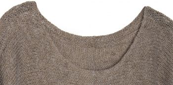 styleBREAKER Strick Poncho mit Ärmeln und Zierknöpfen in edlem Schimmer, Rundhals, Damen 08010017