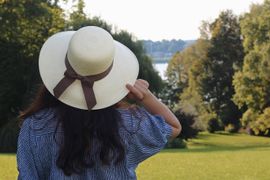 Original große Panamahut Glocke mit Schleife von Hut-Breiter in braun Original große Panamahut Glocke mit Schleife von Hut-Breiter in braun