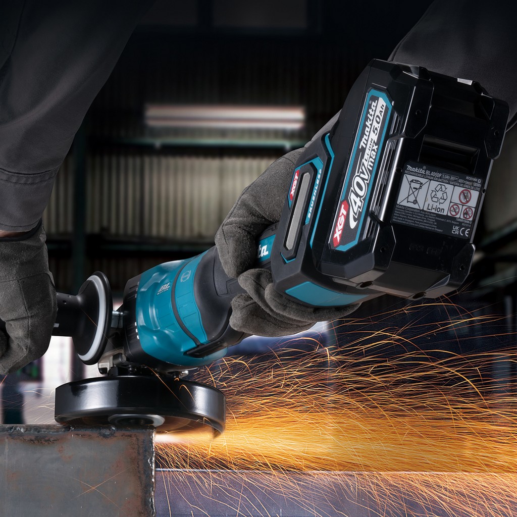 Makita Akku-Winkelschleifer Solo 40 V 125 mm Paddelschalter Motorbremse GA050GZ Makita Akku-Winkelschleifer Solo 40 V 125 mm Paddelschalter Motorbremse GA050GZ