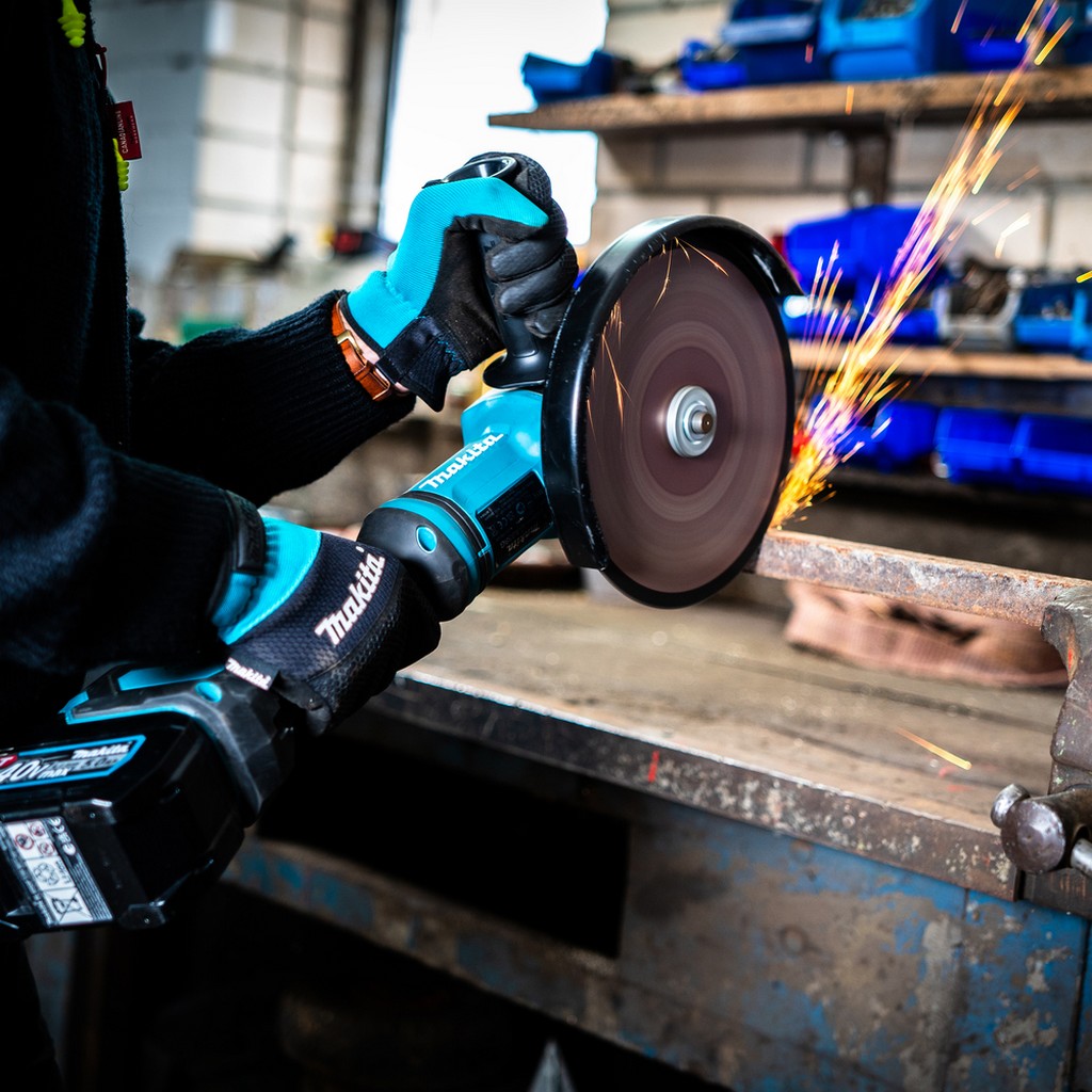 Makita Akku-Winkelschleifer Solo 40 V 230 mm Trenn- und Schrupparbeiten GA038GZ Makita Akku-Winkelschleifer Solo 40 V 230 mm Trenn- und Schrupparbeiten GA038GZ