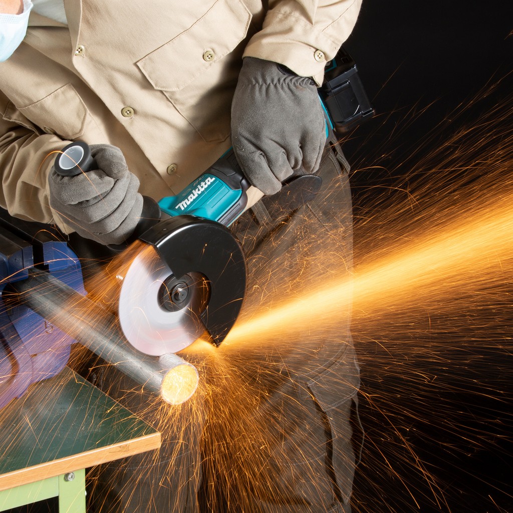 Makita Akku-Winkelschleifer Solo 40 V 150 mm Trenn- und Schrupparbeiten GA036GZ Makita Akku-Winkelschleifer Solo 40 V 150 mm Trenn- und Schrupparbeiten GA036GZ