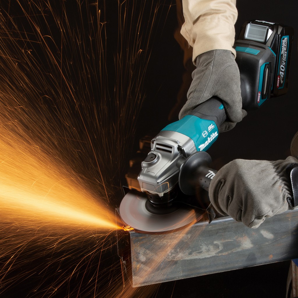 Makita Akku-Winkelschleifer Solo 40 V 150 mm Trenn- und Schrupparbeiten GA036GZ Makita Akku-Winkelschleifer Solo 40 V 150 mm Trenn- und Schrupparbeiten GA036GZ