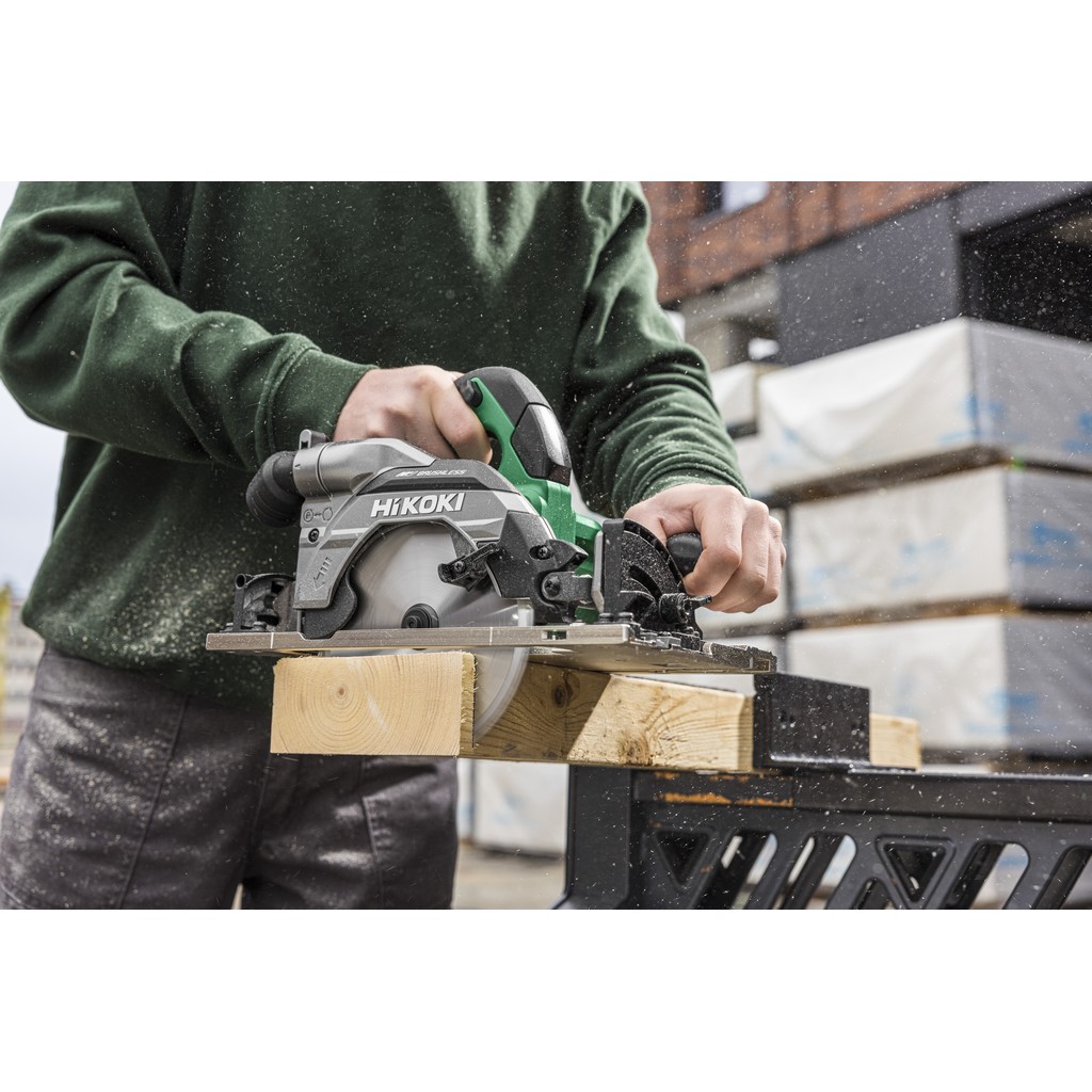 HiKoKi Akku-Handkreissäge Multivolt Solo 36V C3606DUMW2 + Führungsschiene 1600mm HiKoKi Akku-Handkreissäge Multivolt Solo 36V C3606DUMW2 + Führungsschiene 1600mm