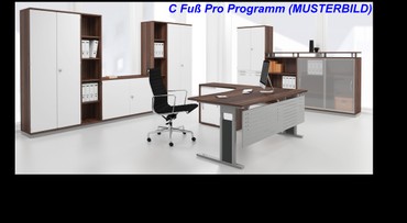  PC-Schreibtisch links höhenverstellbar, C Fuß Blende optional, beidseitig zurückgesetzt, 1600x1000x680-820, Buche/Silber  