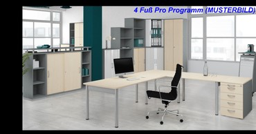  PC-Schreibtisch links höhenverstellbar, einseitig zurückgesetzt, 1800x1200x680-820, Onyx/Silber  