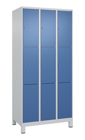  C+P Schließfachschrank Classic PLUS, Füße, 3 Abteile, 1950x900x500mm, 7035/5023  