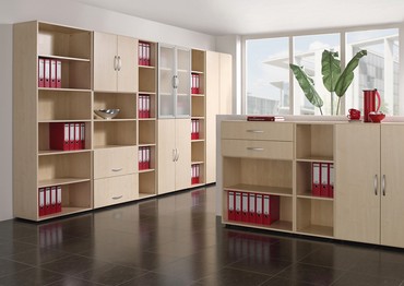  Geramöbel Garderobenschrank mit ausziehbarem Garderobenhalter, mit Standfüßen, inkl. Türdämpfer, abschließbar, 800x420x2160, Ahorn/Lichtgrau  