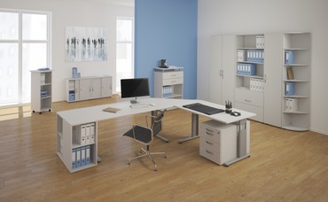  Geramöbel Garderobenschrank mit ausziehbarem Garderobenhalter, mit Standfüßen, inkl. Türdämpfer, abschließbar, 800x420x2160, Ahorn/Lichtgrau  