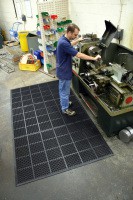  Ergonomische Nitrilgummimatte High-Duty 0.9m x 1.5m Edged 2 Short  