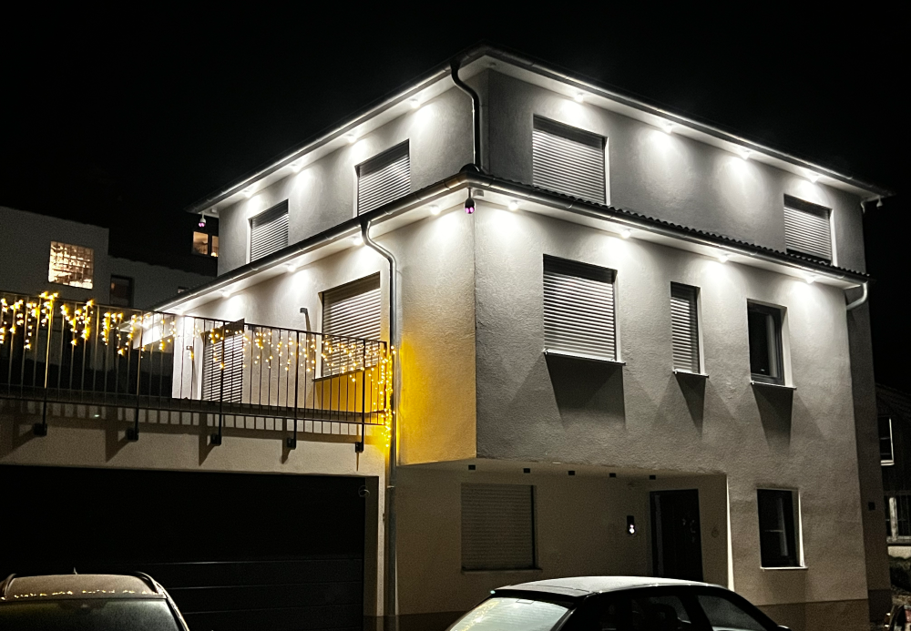 Beleuchtete Stadtvilla mit LED Außenspots