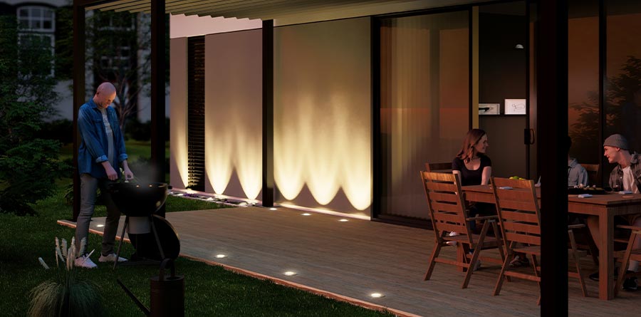 Kiesweg beleuchtet mit LED Bodeneinbauleuchten