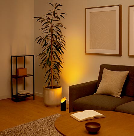 Moderne LED Bodenlampe im Wohnzimmer