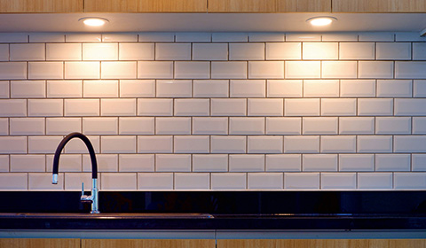 Küchenarbeitsplatte beleuchtet mit Unterbauleuchten