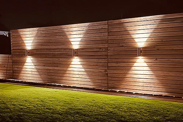 Kundenprojekt LED Wandleuchten im Garten