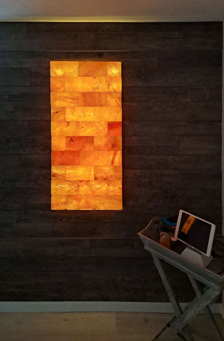 Salzwand Komplettbausatz beleuchtet Salzwand im Entspannungsraum