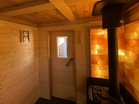 Salzwand in Tiroler Sauna