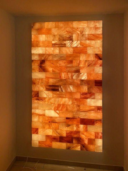 Salzwand kurz nach dem Aufbau