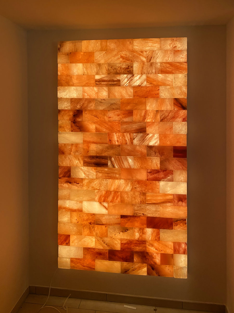 Salzwand kurz nach dem Aufbau