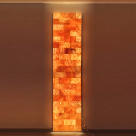 Salzwand mit rustikaler Holzwandverkleidung